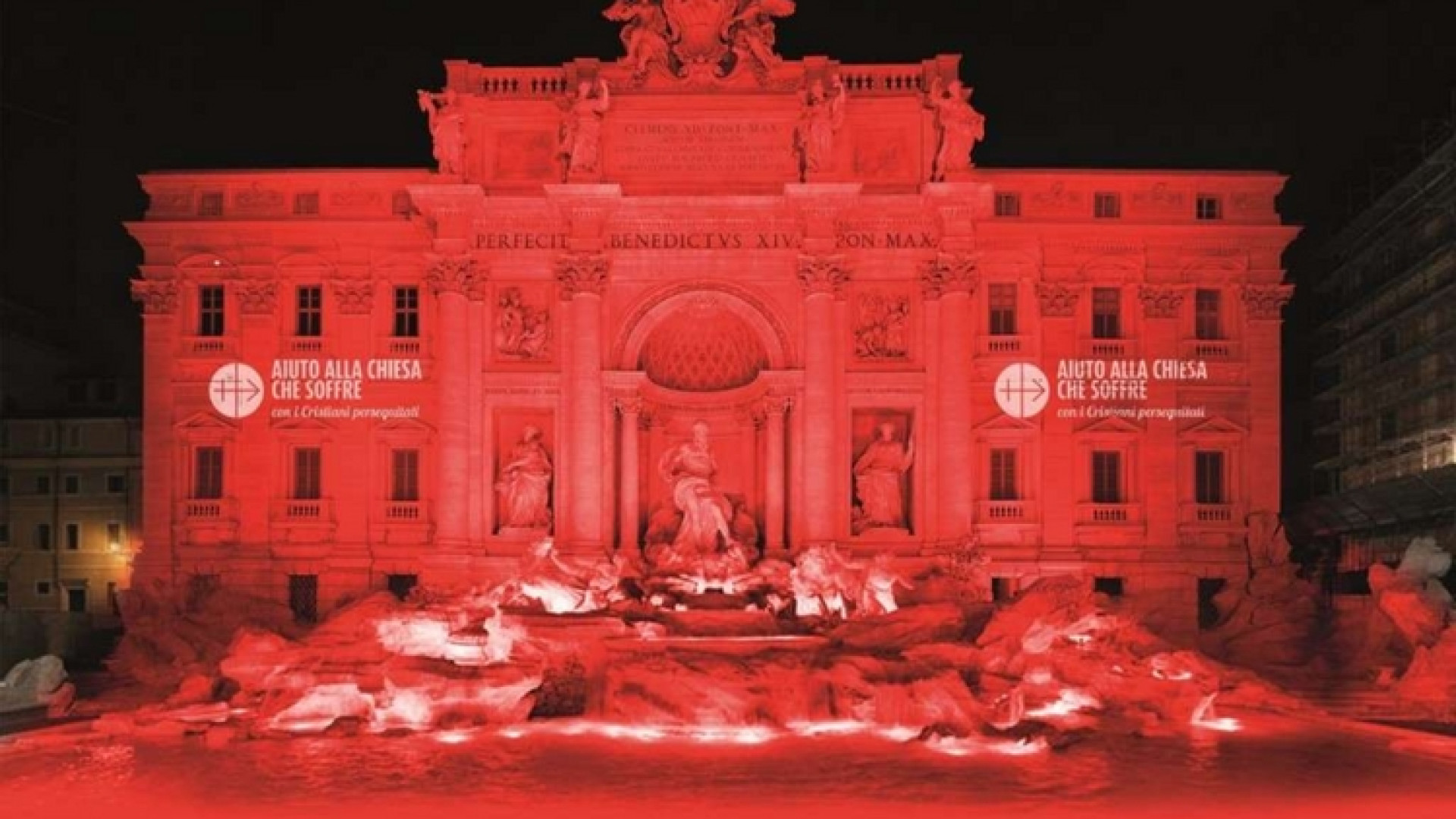 Immagine di Martiri cristiani: Fontana di Trevi tinta di rosso