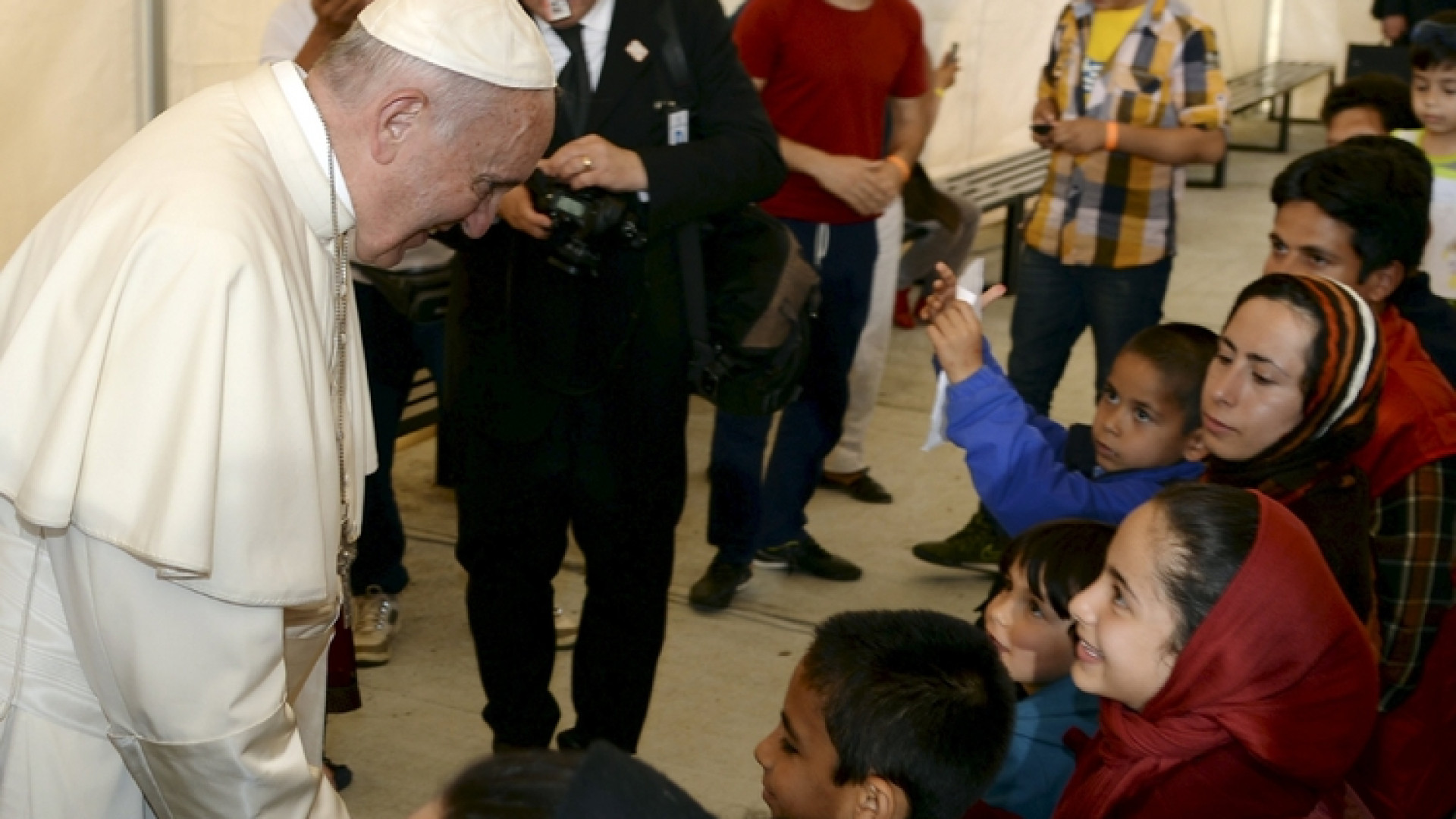 Immagine di Migranti, il Papa: dono, non problema