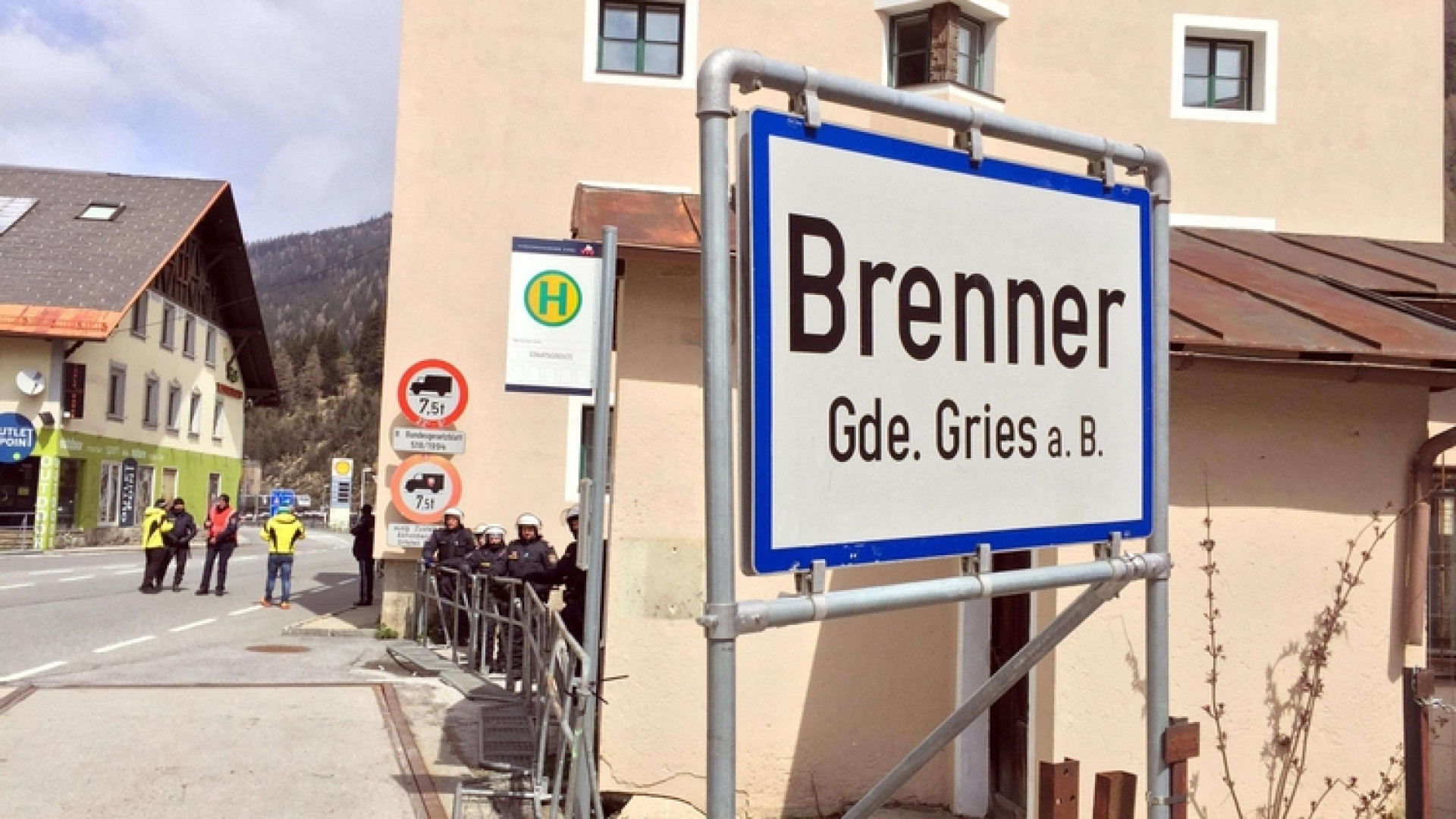 Immagine di Il muro del Brennero preoccupa il mondo