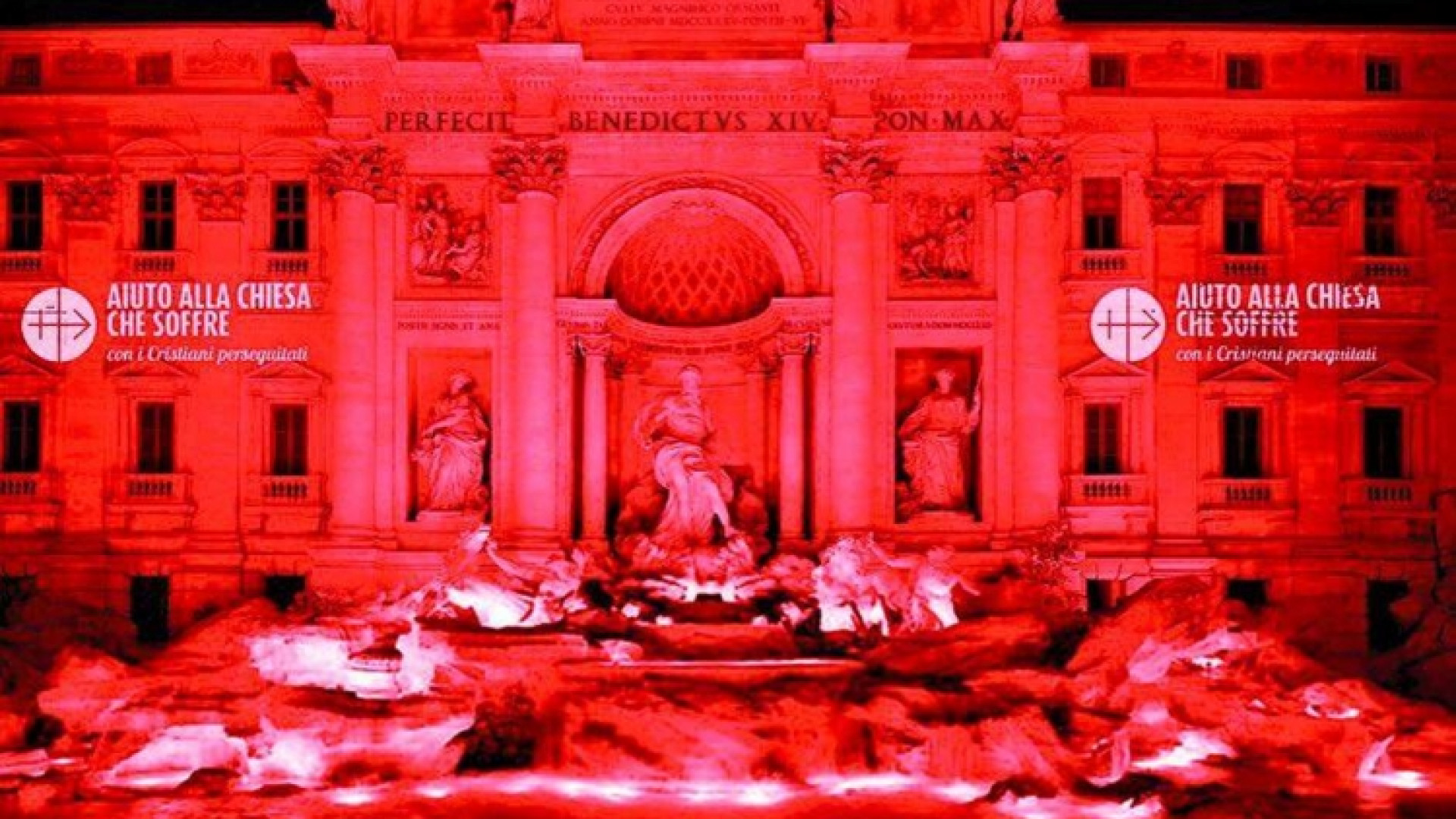Immagine di 200 milioni di cristiani perseguitati E la Fontana di Trevi si tinge di rosso
