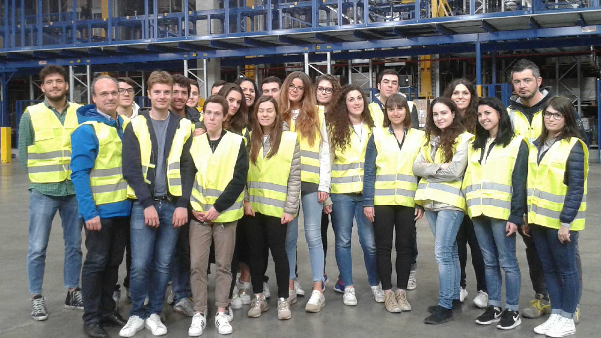 Immagine di Quaranta studenti della Cattolica in visita al polo logistico IKEA
