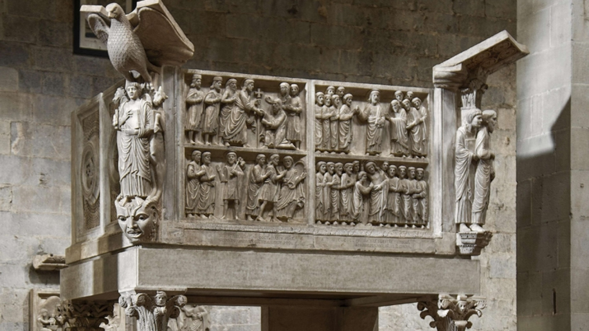 Immagine di Pulpito, la Parola scolpita