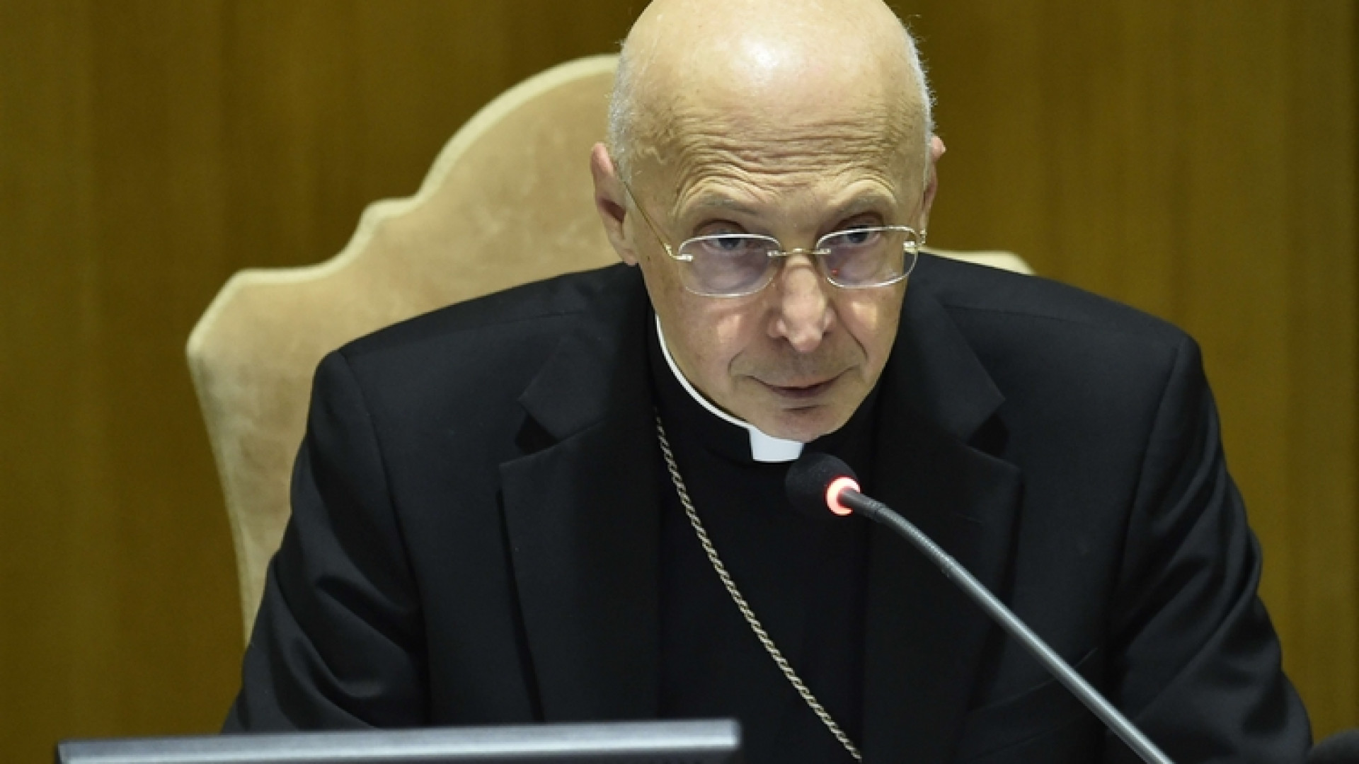 Immagine di Bagnasco: «Cosa occorre per la famiglia in Italia»
