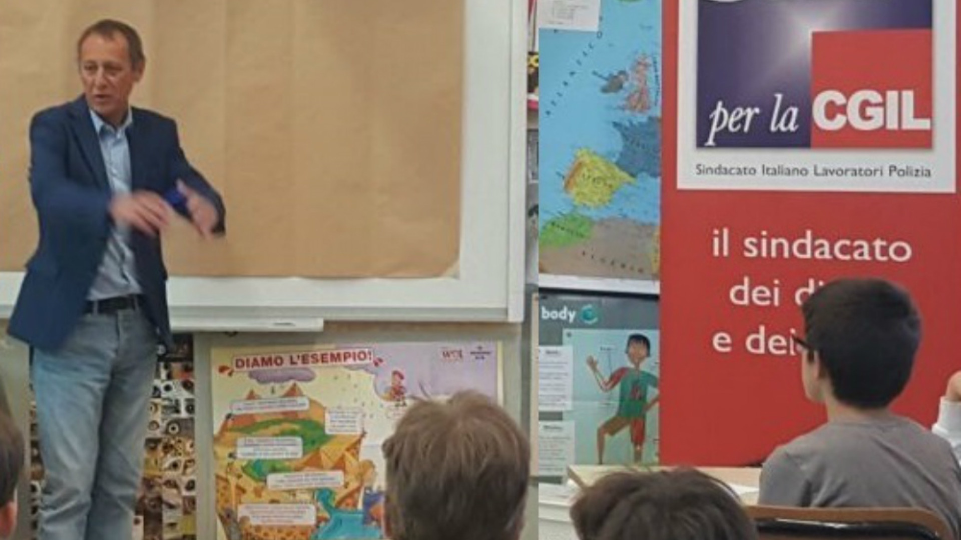 Immagine di Il sindacato di Polizia di Stato Silp Cgil Cremona ha incontrato le classi della scuola Trento e Trieste