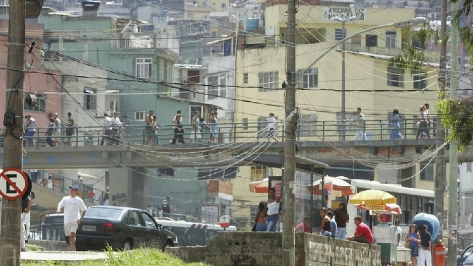 Immagine di Orrore a Rio: lo stupro finisce sui social