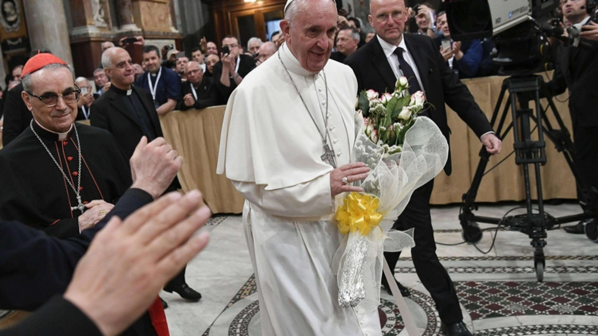 Immagine di La misericordia, il peccato, i preti: quell'«eccesso di Dio»