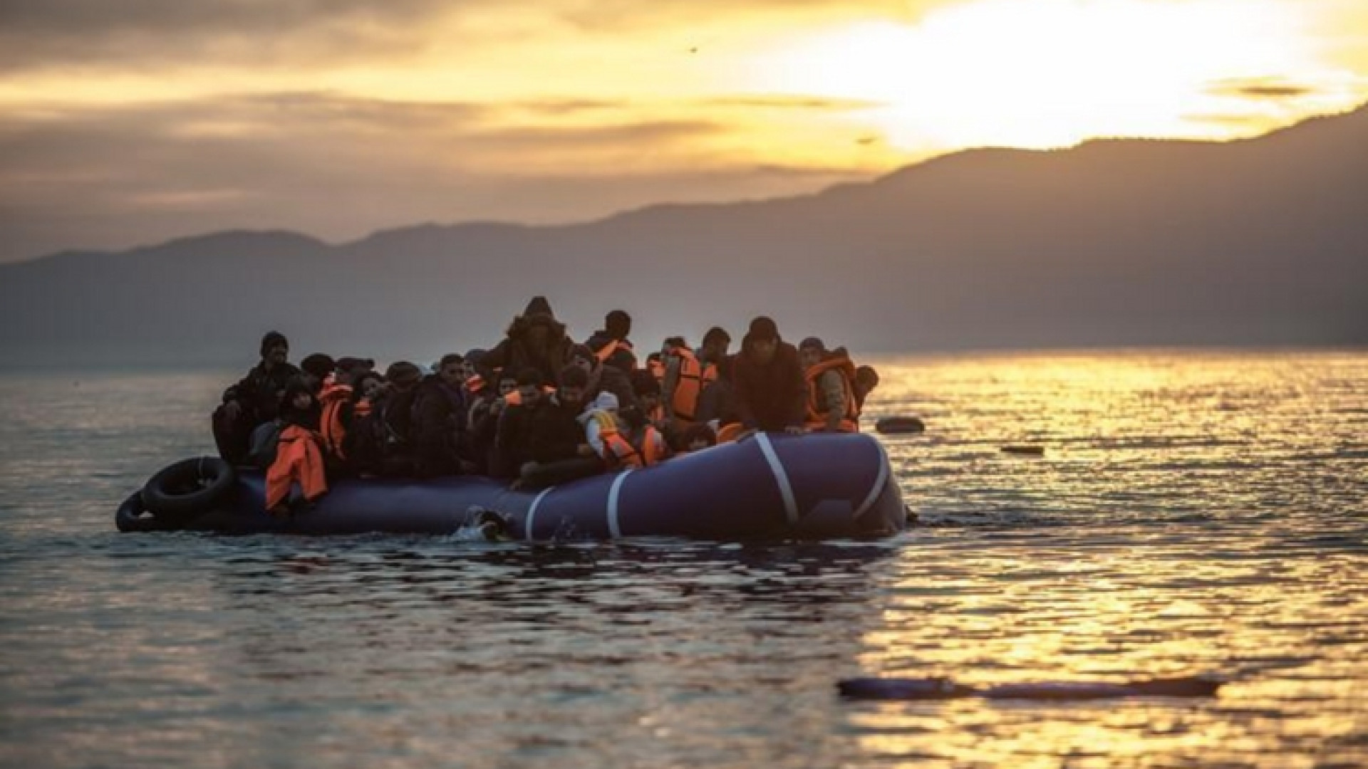 Immagine di «Barcone alla deriva». Silenzio, poi i morti