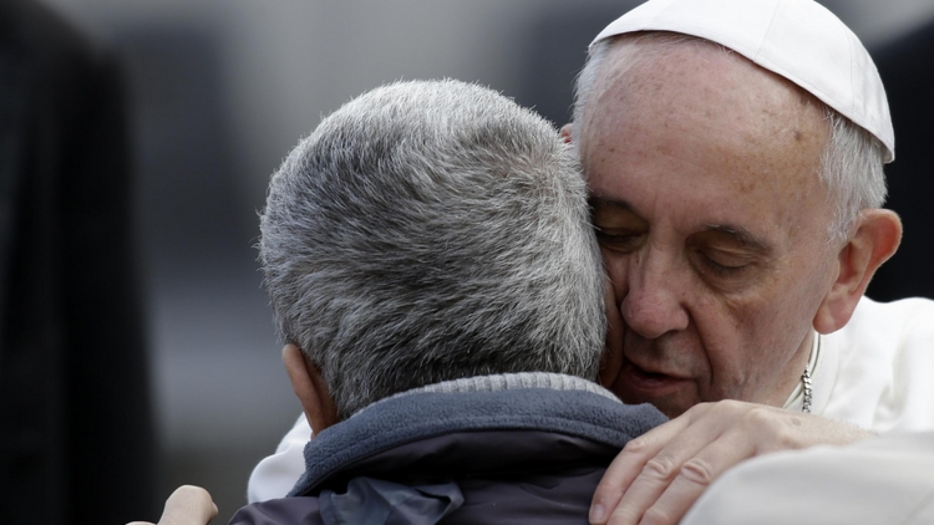 Immagine di Il Papa dona scooter elettrico a anziani disabili