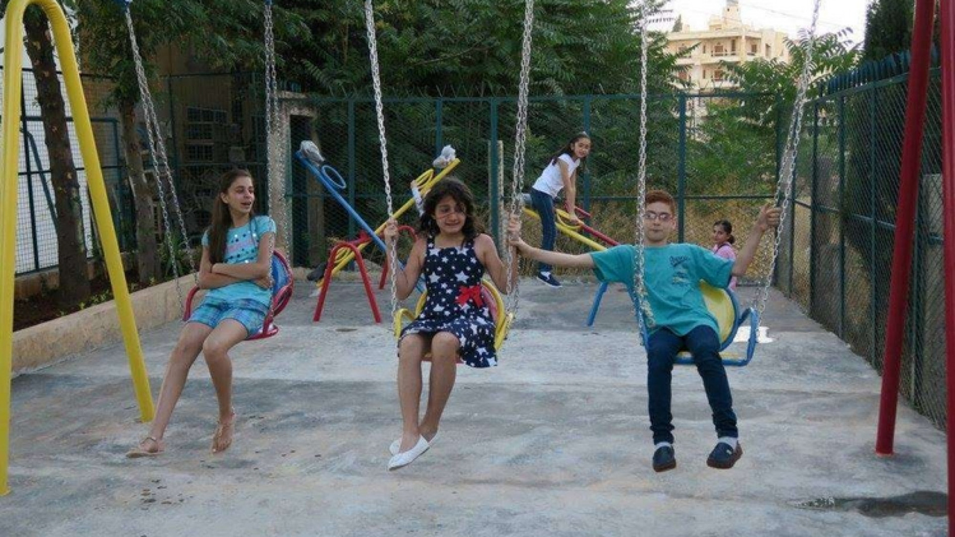 Immagine di Aleppo, nuovo parco giochi sotto le bombe