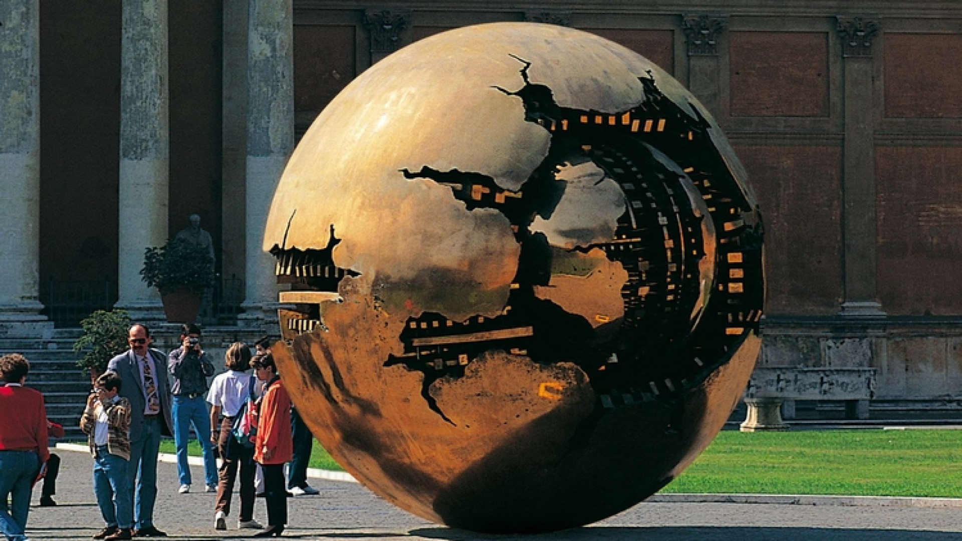 Immagine di POMODORO, l'arte è un labirinto