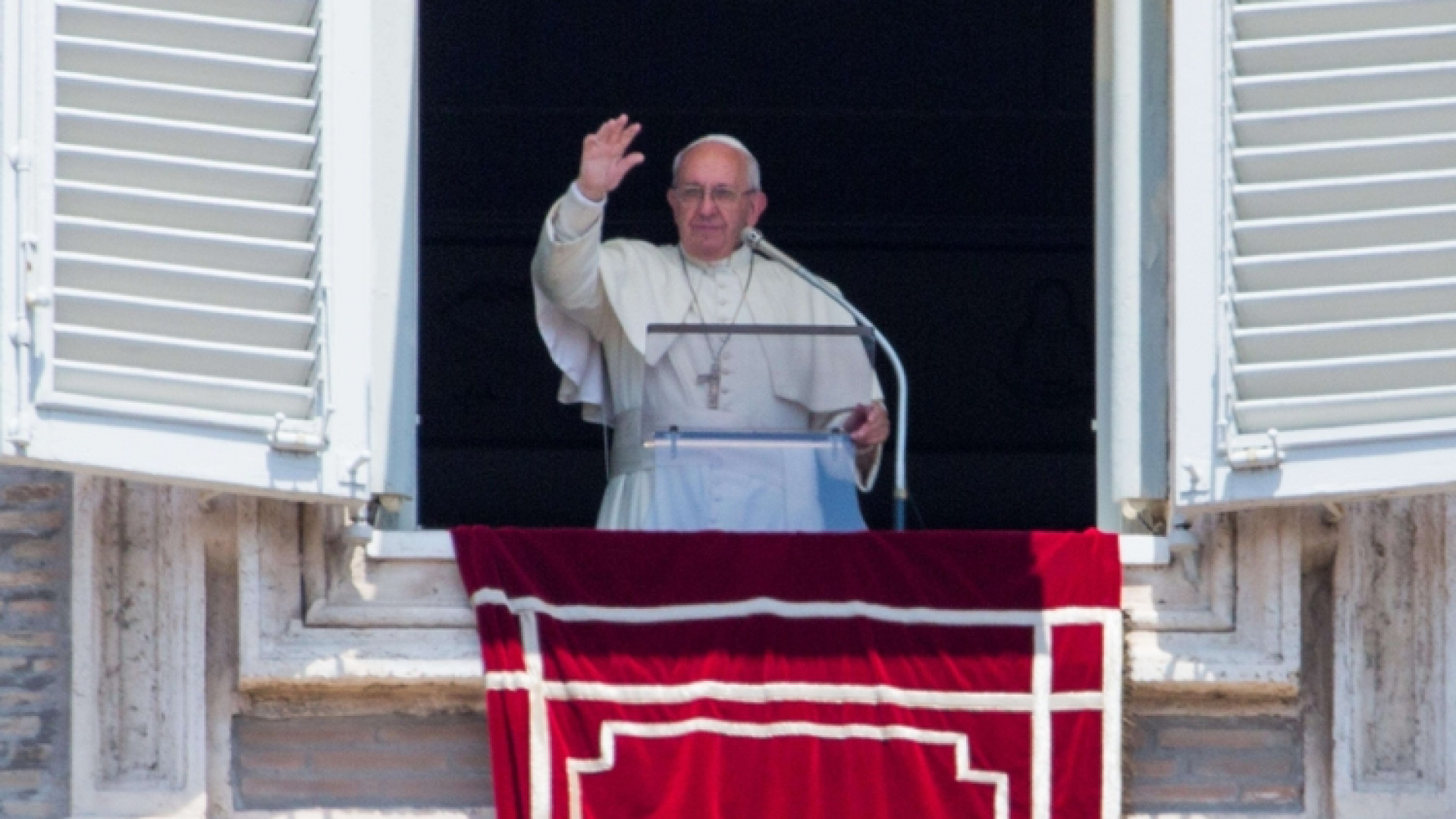Immagine di Il Papa: «Dio converta i violenti accecati dall'odio»