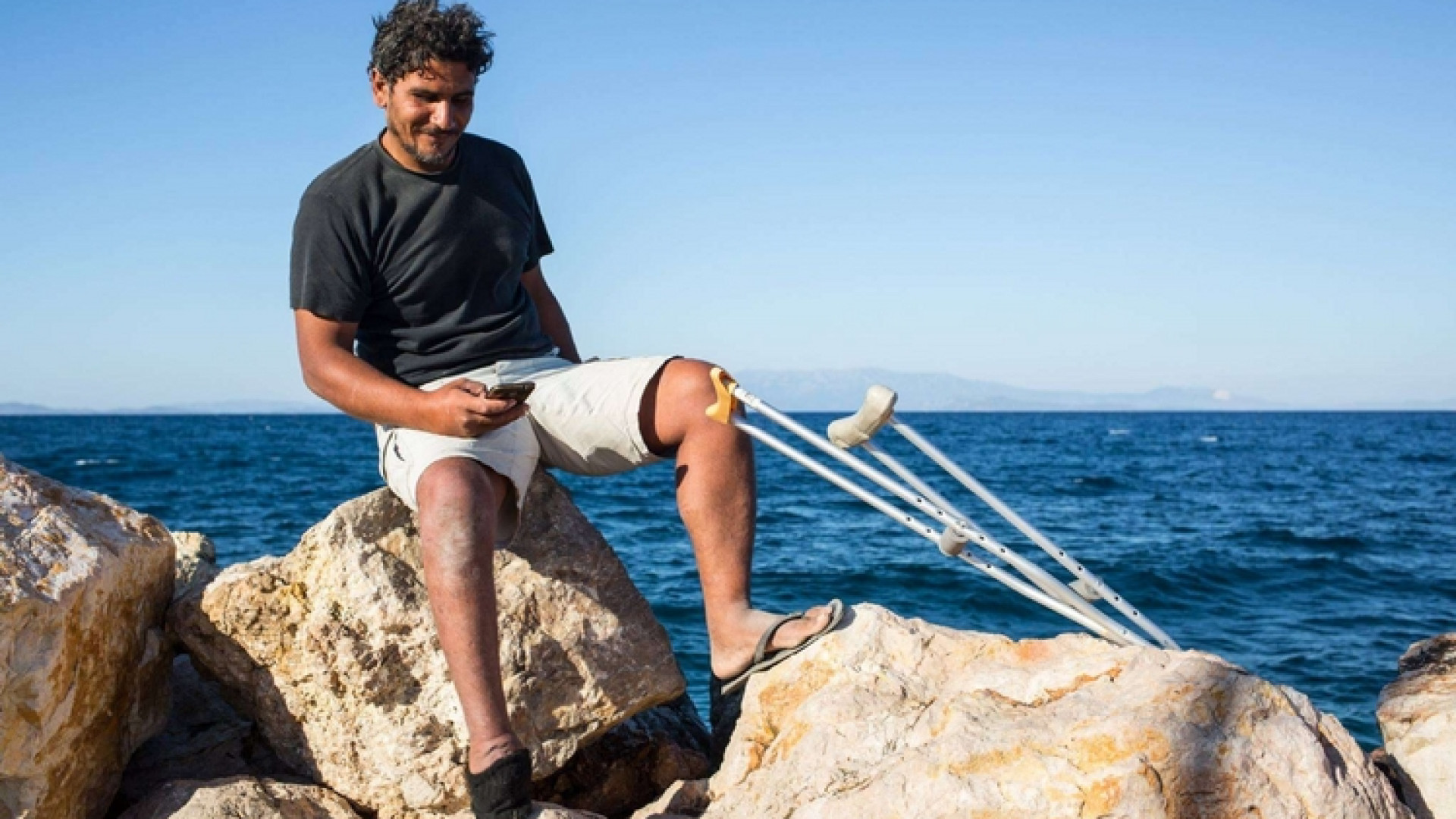 Immagine di Amir, che ha sfidato l'Europa a nuoto