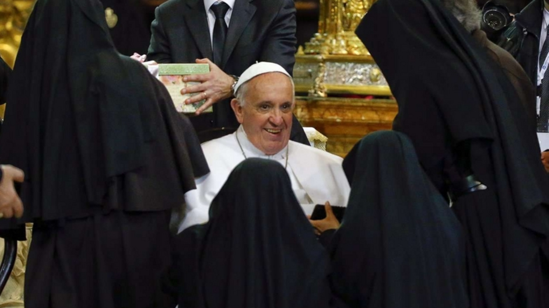 Immagine di Papa alle suore: «La Chiesa ha bisogno di voi»