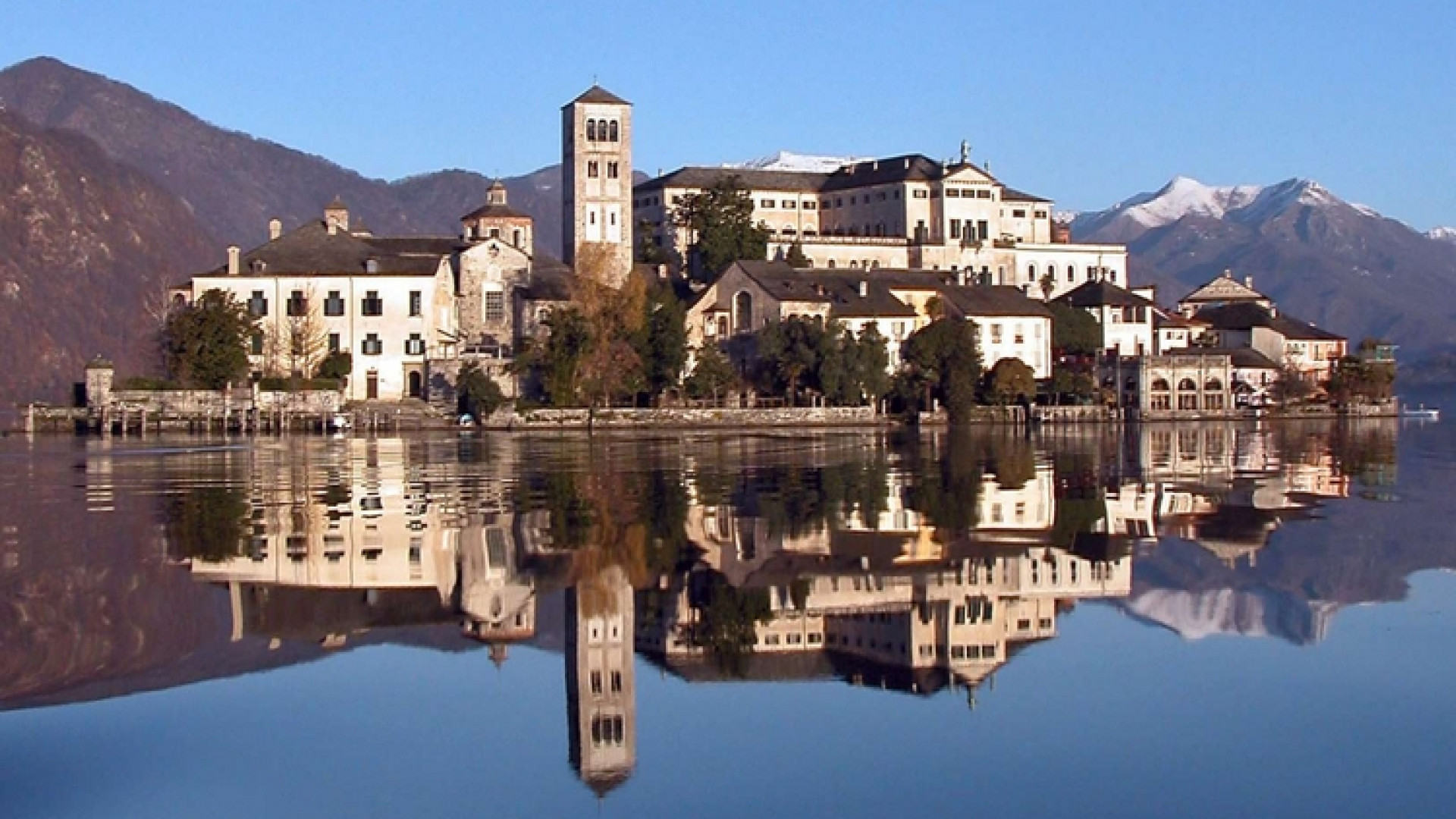 Immagine di Isola di San Giulio, Novara: «La preghiera e il silenzio»