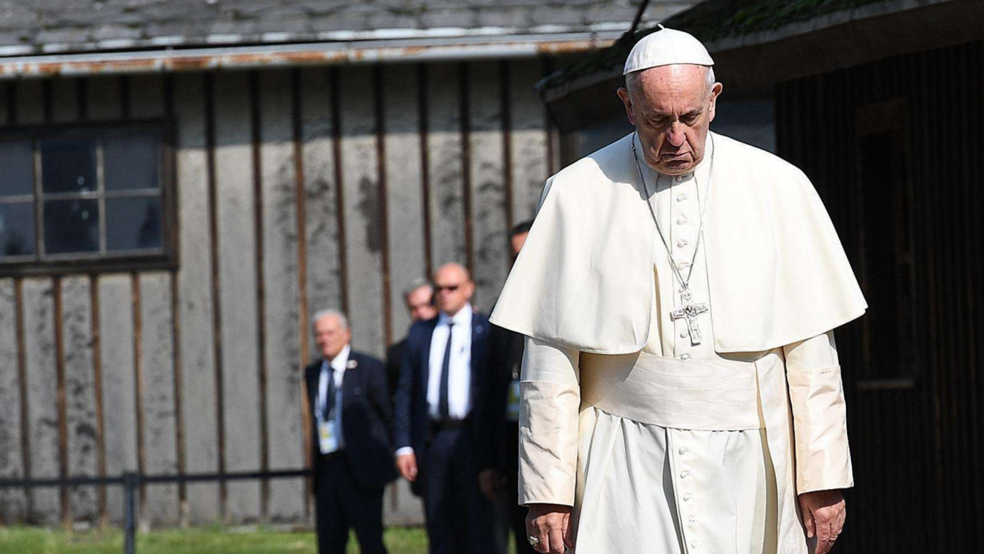 Immagine di Gmg, Papa Francesco a Auschwitz\LIVE «Signore, perdona per tanta crudeltà»