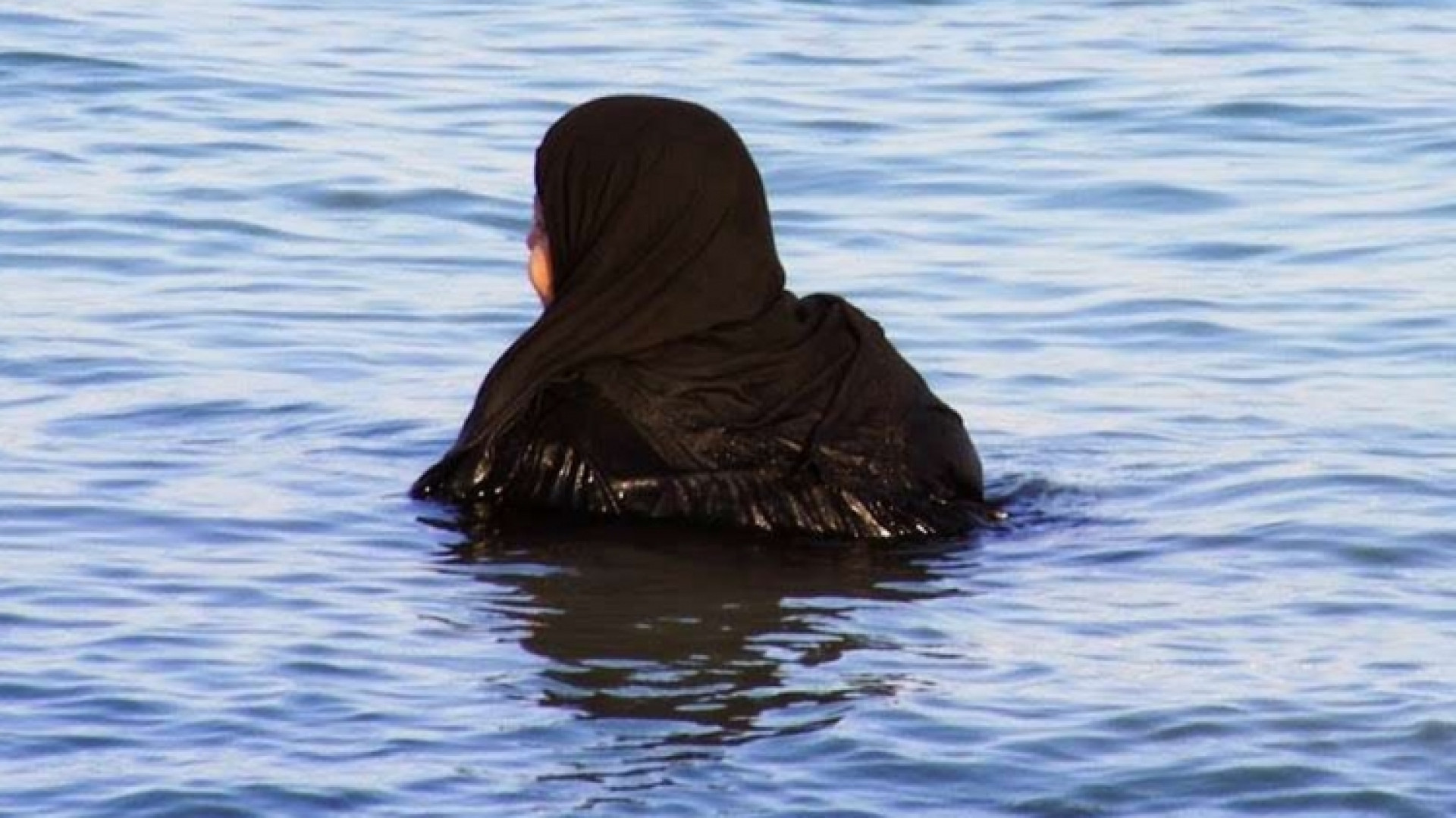 Immagine di Cannes, il sindaco vieta il burkini