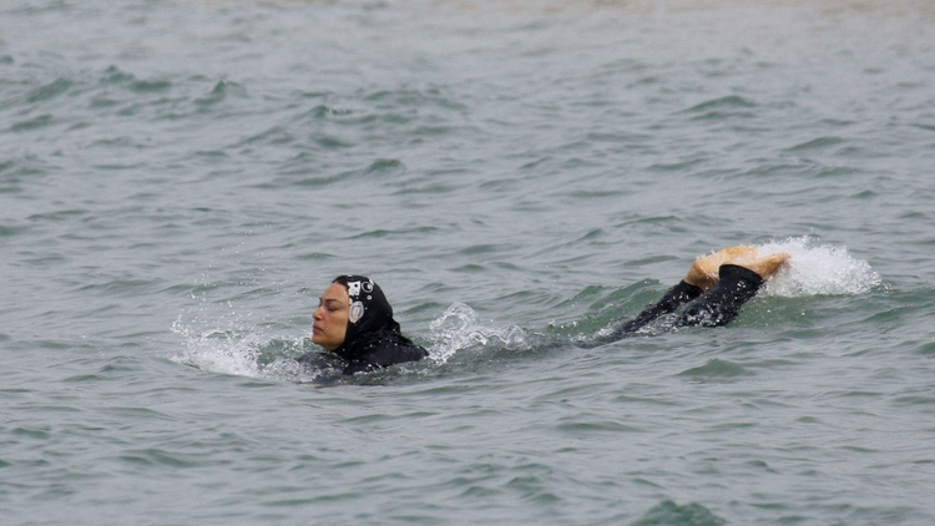 Immagine di Intelligenza e diversità. Burkini e buona convivenza