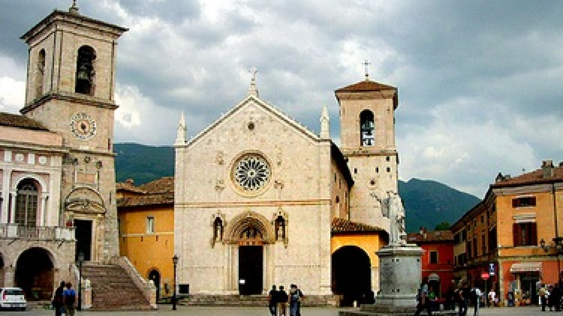 Immagine di Norcia, danni gravi al monastero di san Benedetto e alla basilica