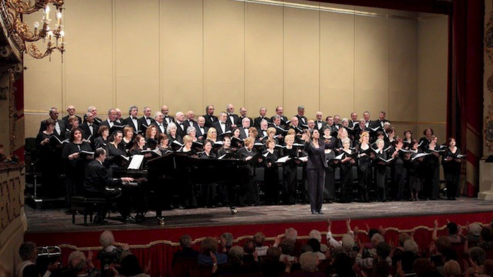 Immagine di Le voci del coro Vertova inaugurano il Ponchielli