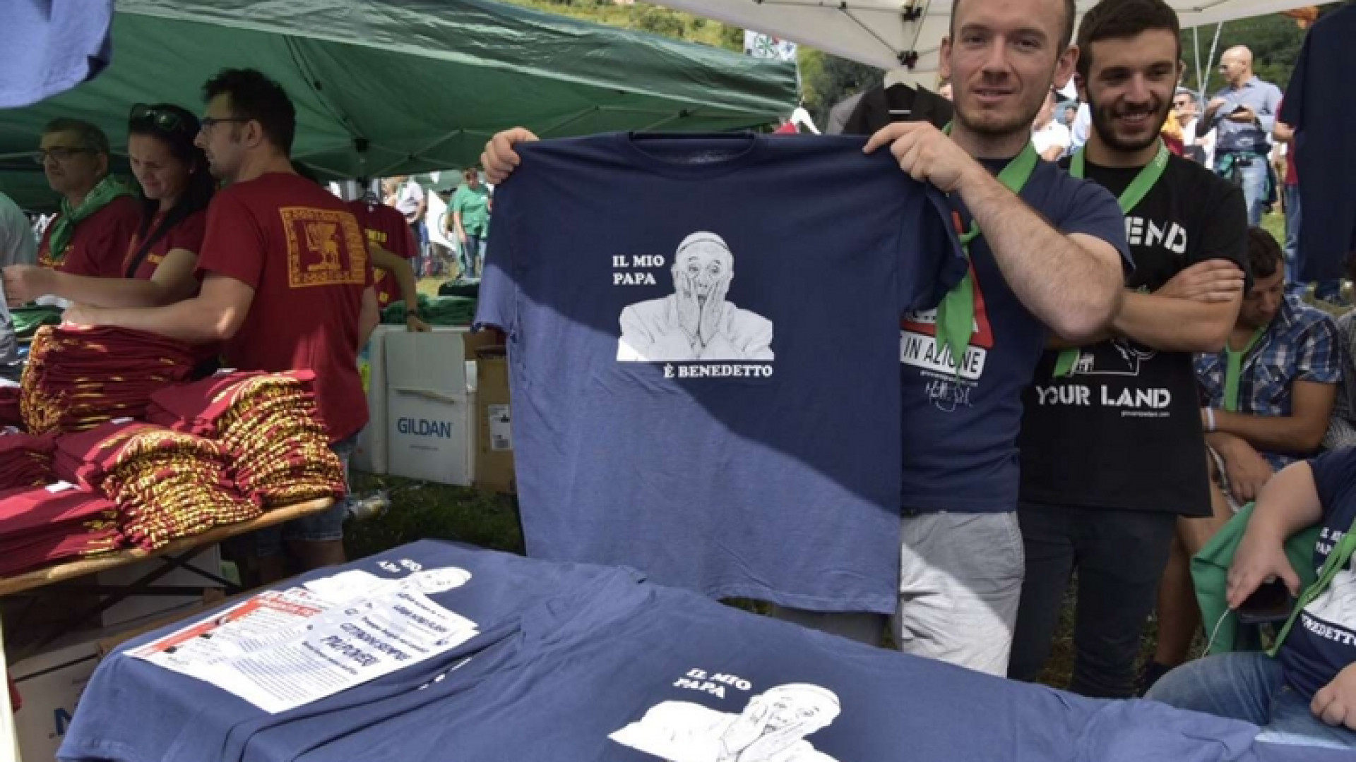 Immagine di Giù le mani dai Papi