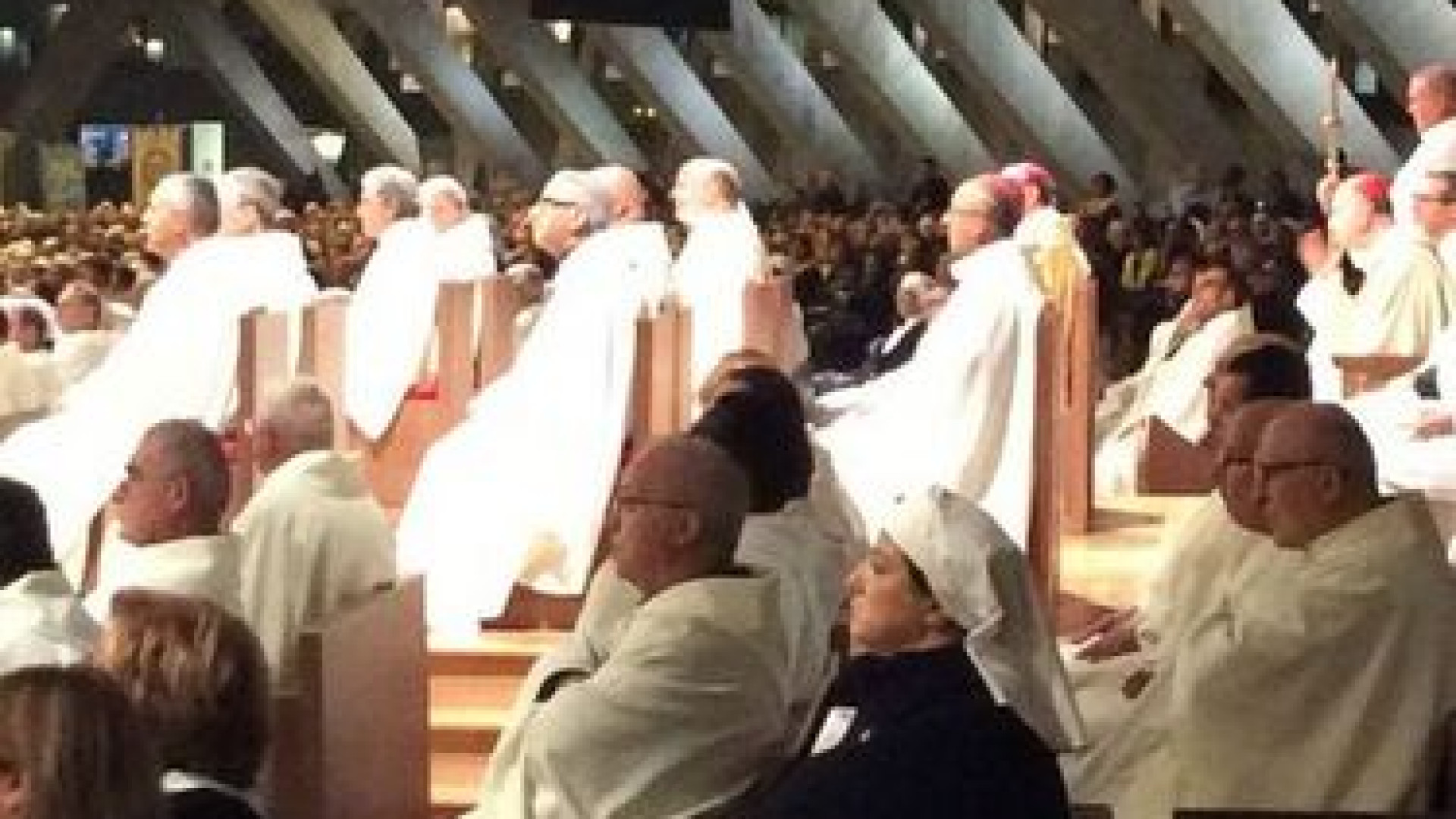 Immagine di 7.000 fedeli con l'Unitalsi a Lourdes