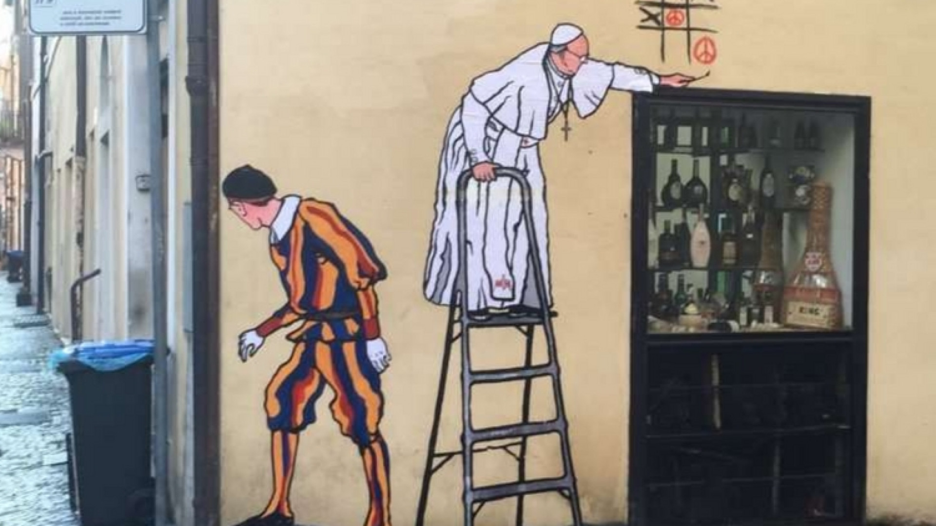 Immagine di Spunta un murales con il Papa che gioca a tris per la pace