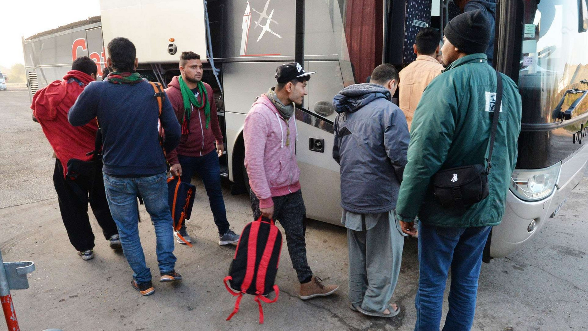 Immagine di Cento migranti da Milano a Taranto