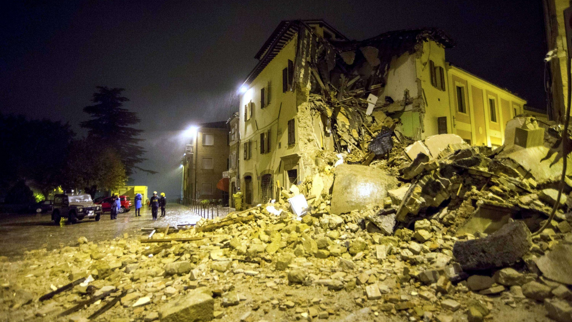 Immagine di Camerino, centro storico distrutto