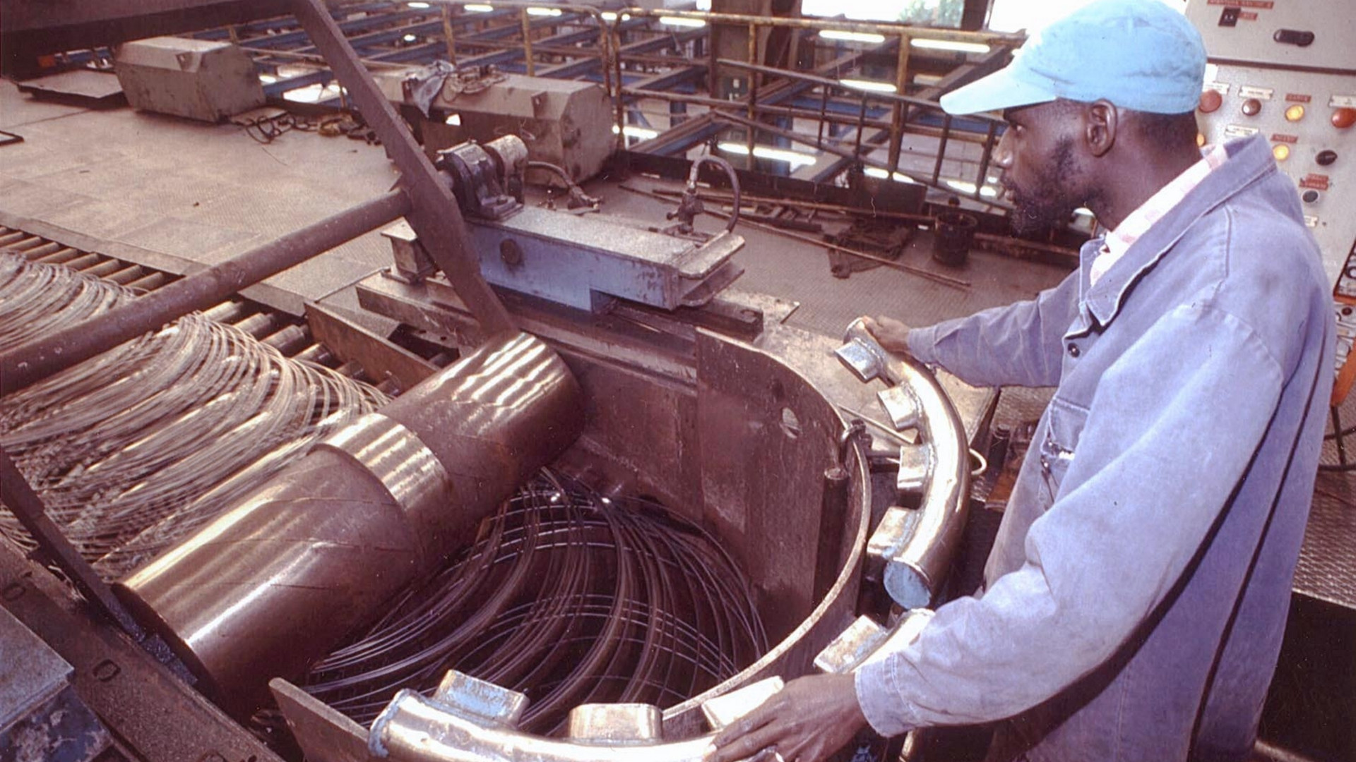 Immagine di I migranti coprono i buchi, non rubano i nostri posti di lavoro