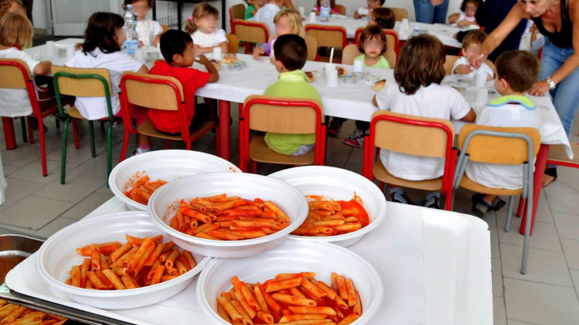 Immagine di Mangiare a scuola piace, anche se costa
