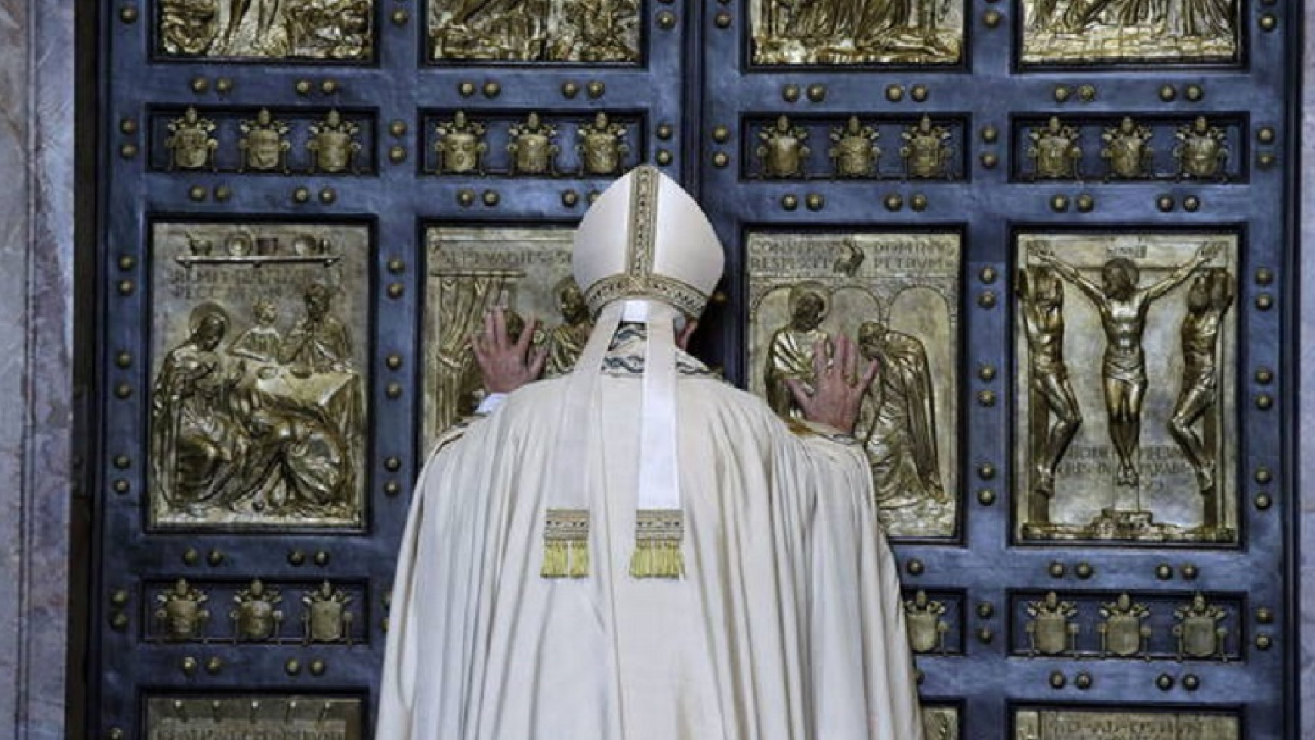 Immagine di Quella Porta Santa di misericordia da Pio XII a Francesco