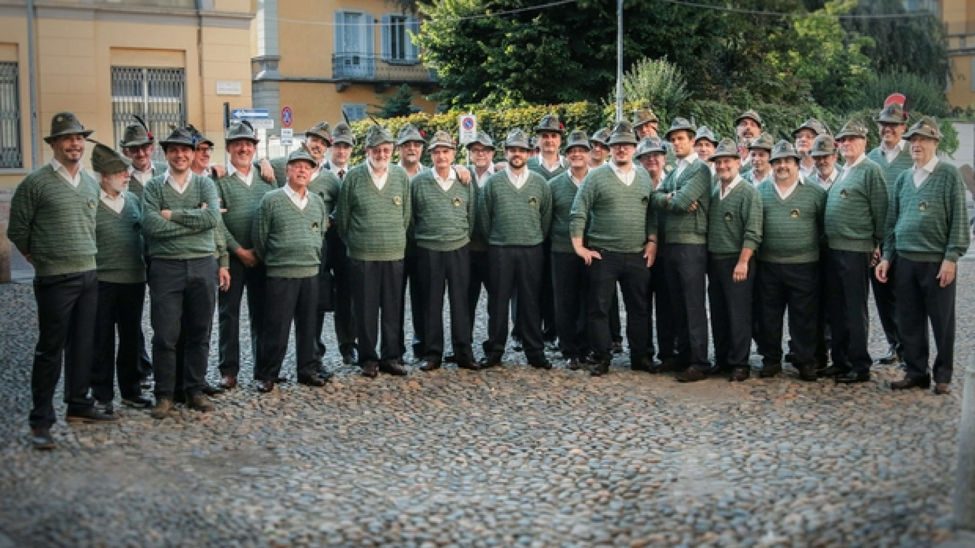 Immagine di I canti degli Alpini si mettono il frac