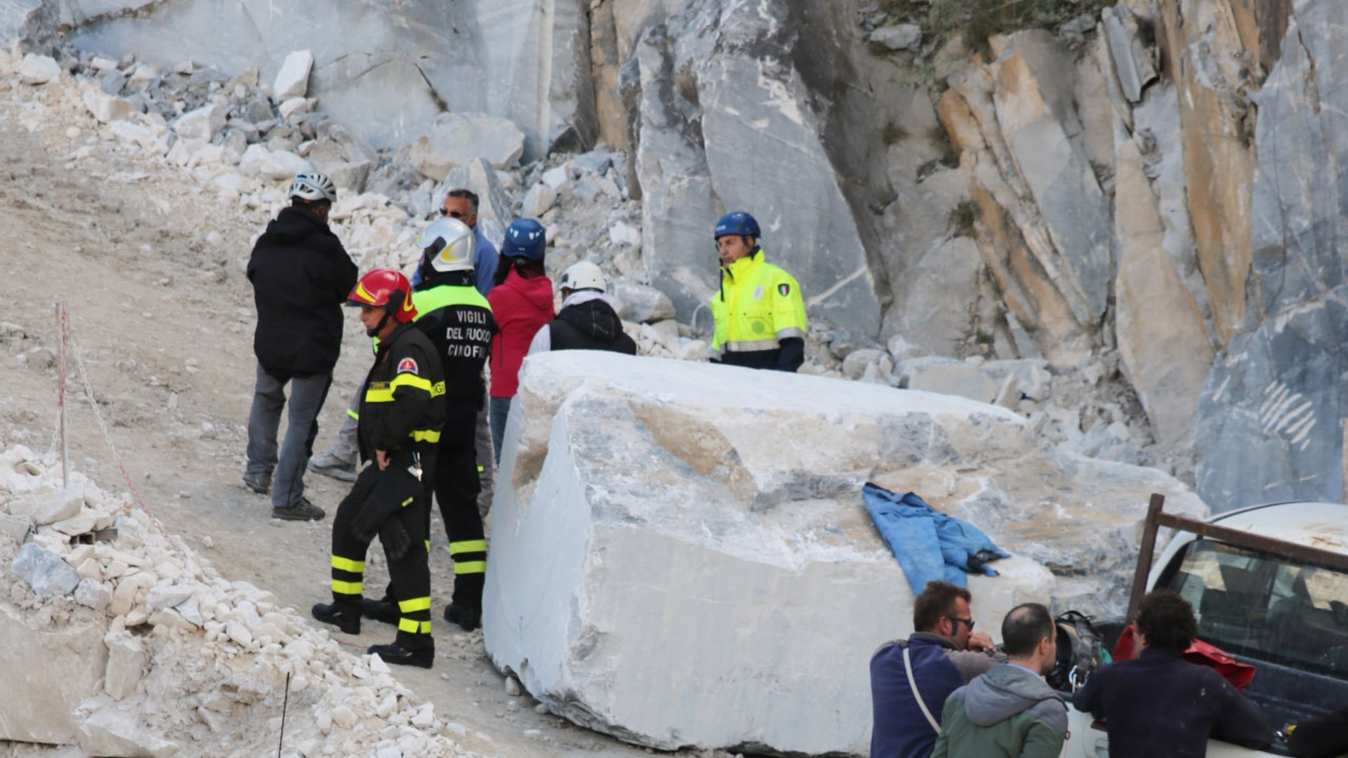 Immagine di Carrara, cave rosso sangue