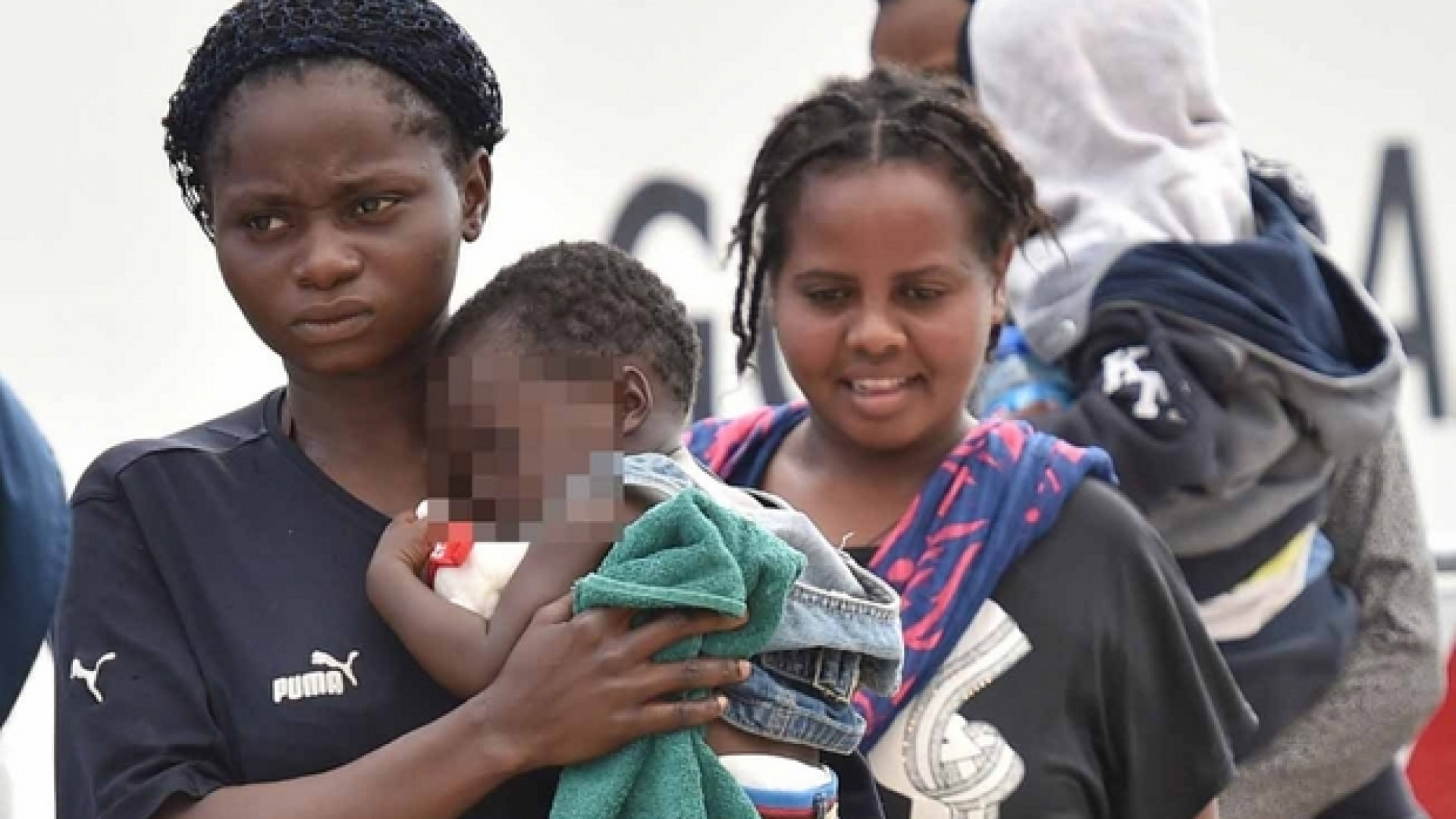 Immagine di Altri 100 profughi in arrivo a Fiumicino