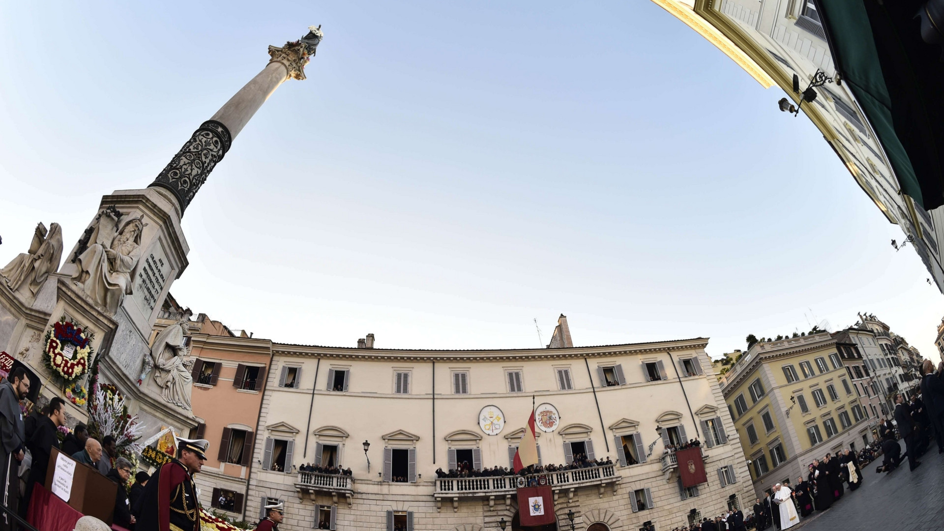 Immagine di Papa Francesco all'Immacolata: ti porto i più deboli