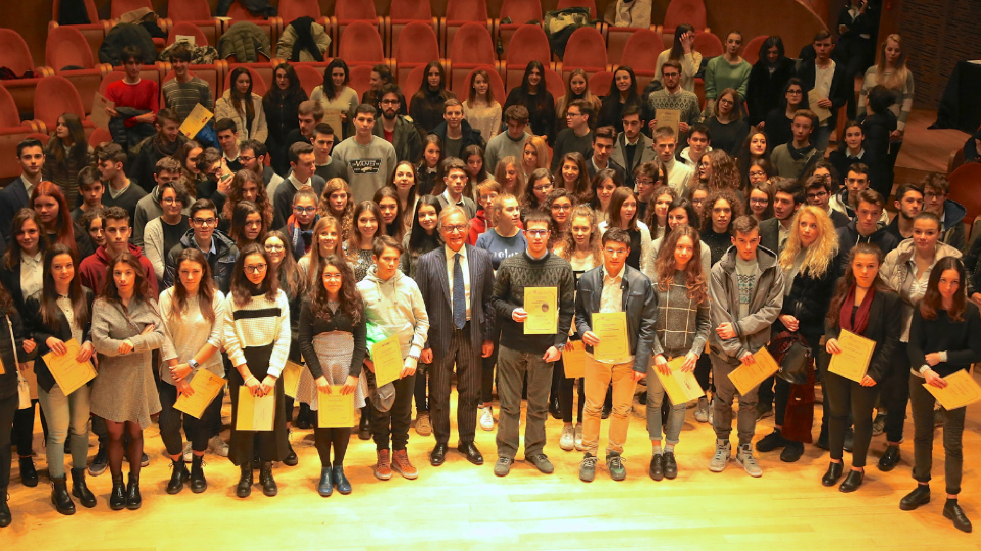 Immagine di Assoindustriali premia per meriti scolastici 125 ragazzi
