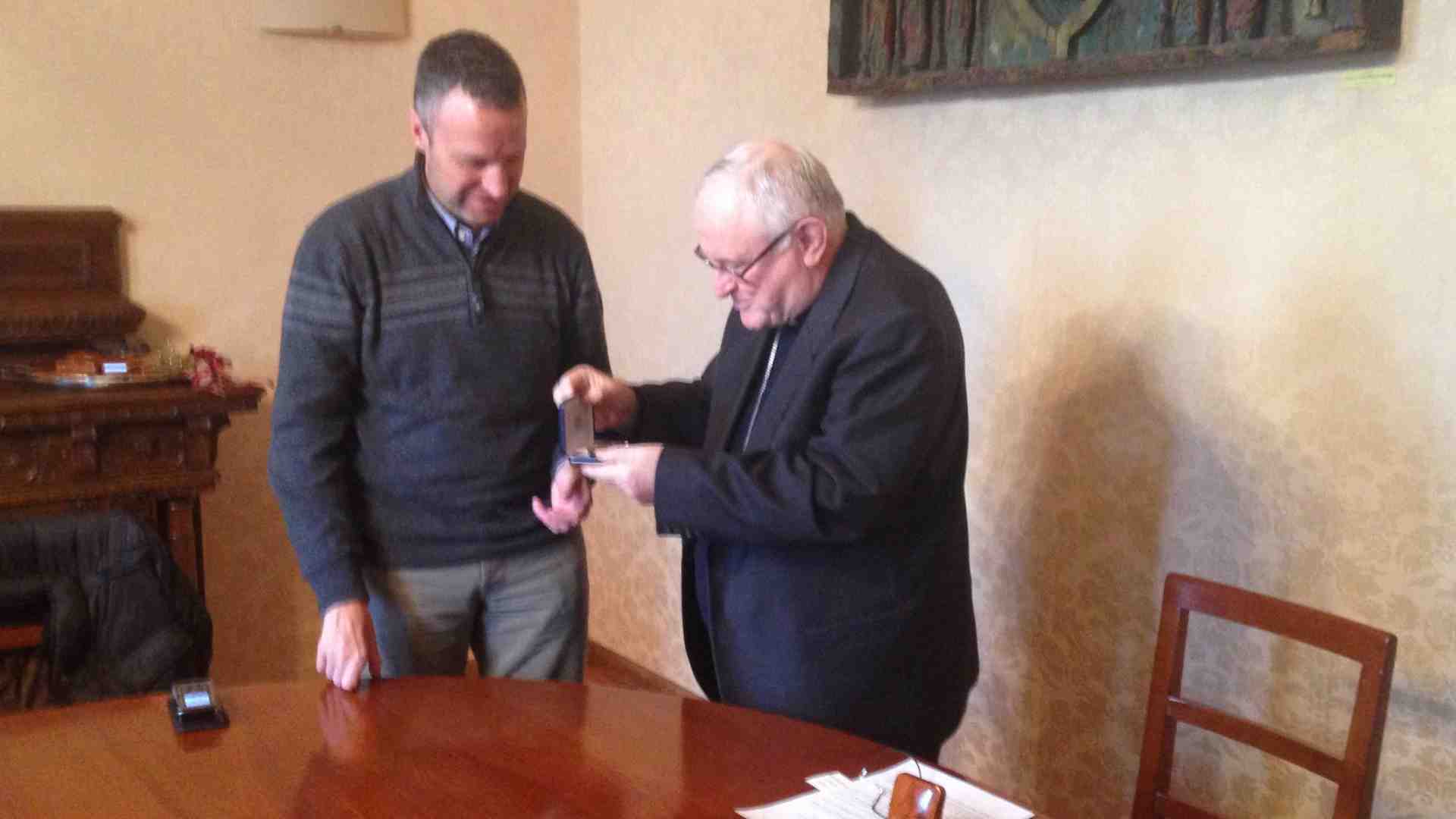 Immagine di Sindaco e giunta dal Vescovo per gli auguri