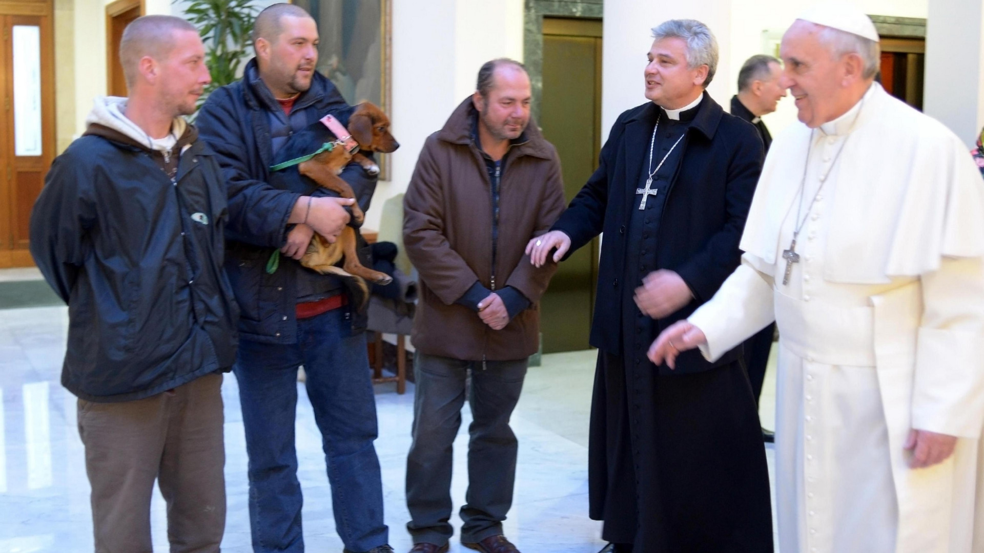 Immagine di I clochard di Roma: «Donerei al Papa una coperta con le nostre foto»