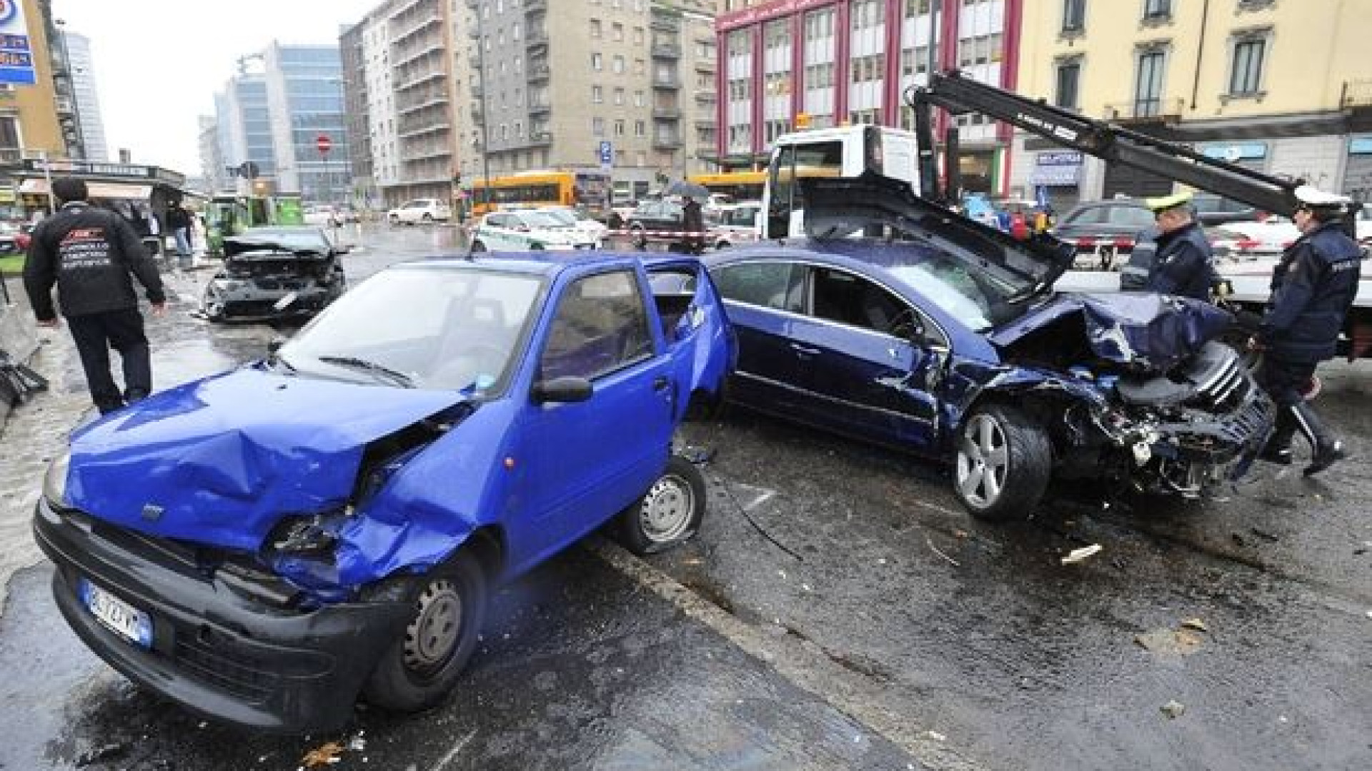 Immagine di Calano gli incidenti stradali, più multe per chi usa il cellulare alla guida
