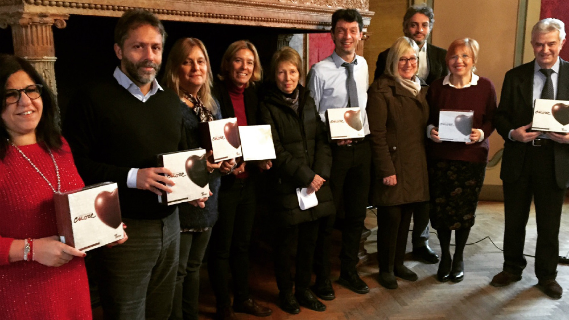 Immagine di Anche Cremona #presente alla Maratona Telethon: cuori di cioccolato in Giunta