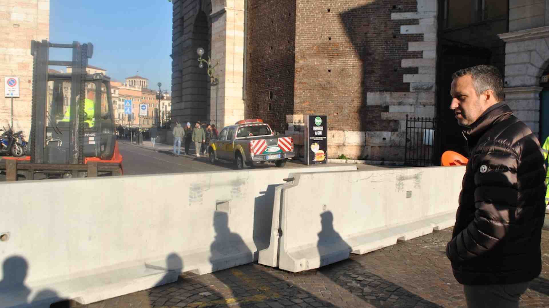 Immagine di Barriere di sicurezza all'ingresso della Bra