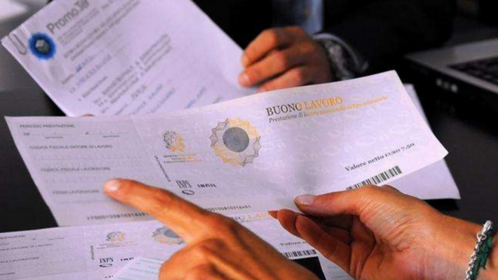 Immagine di Inadempienti senza i voucher