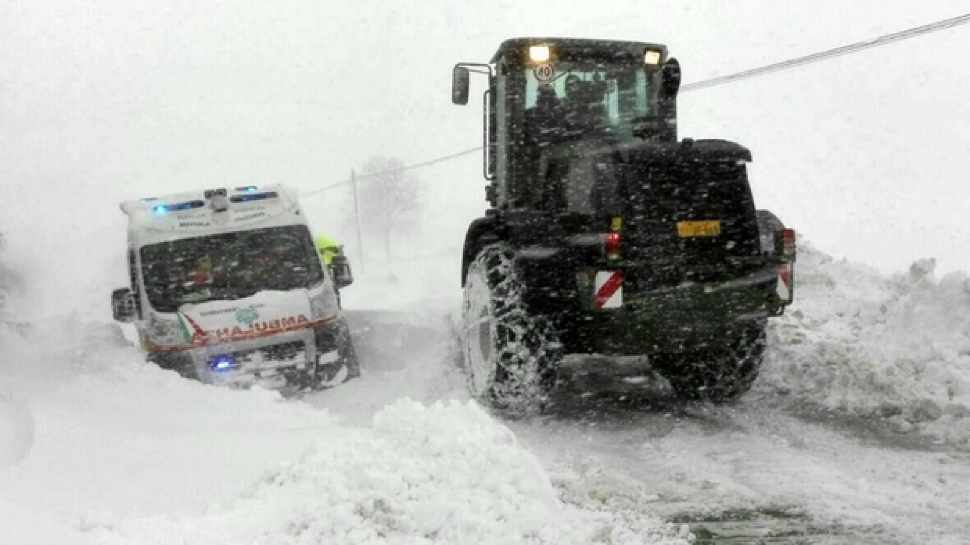 Immagine di Senza luce, isolati, terremotati. L'odissea senza fine dell'Abruzzo