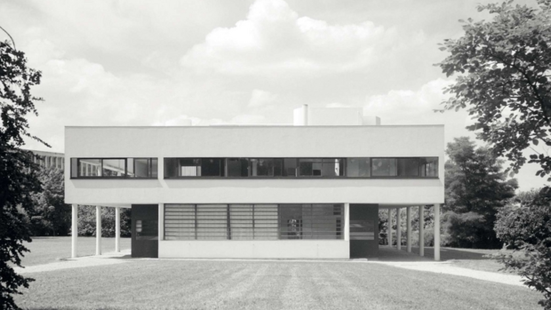 Immagine di Villa Savoye, la casa-manifesto di Le Corbusier