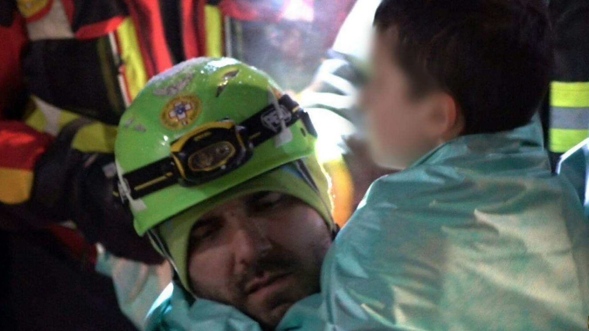 Immagine di Nove persone già in salvo, 23 i dispersi e 5 le vittime