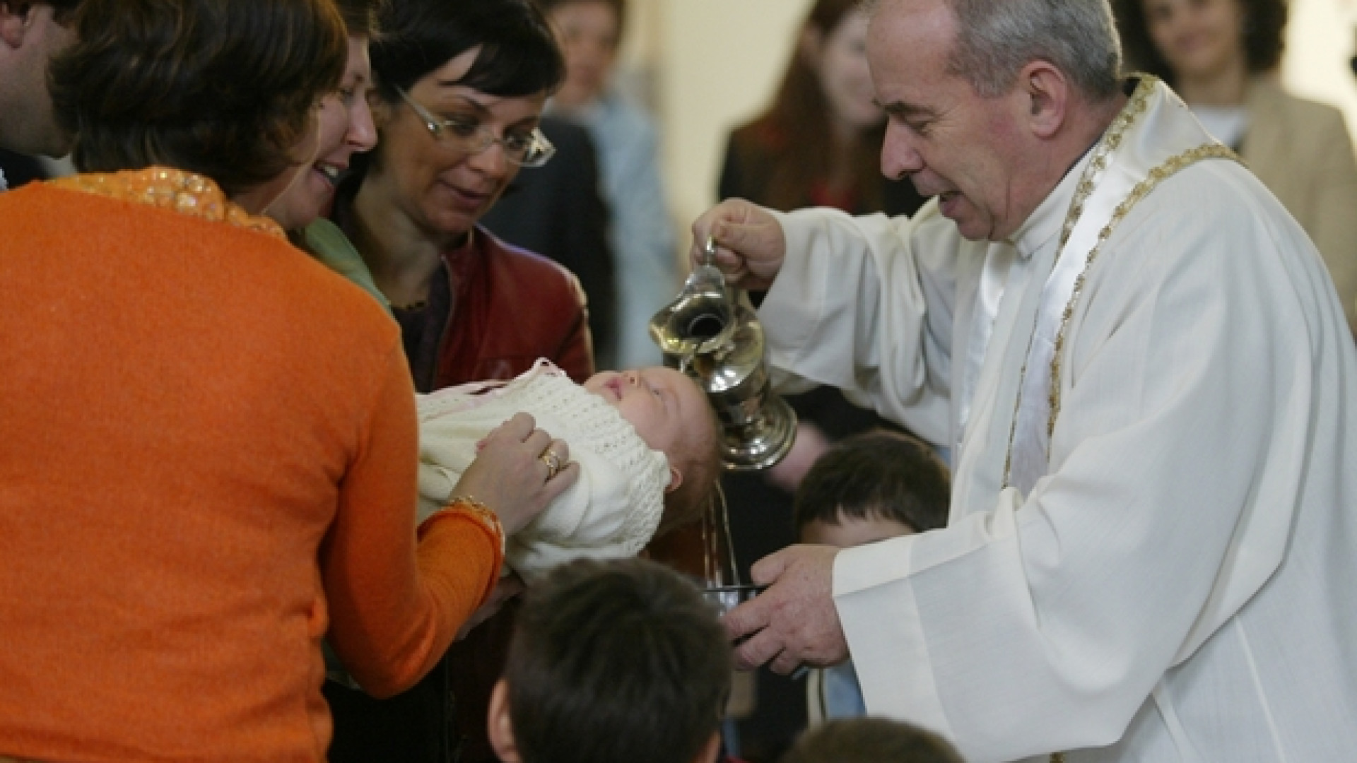 Immagine di Padrini inadatti? «Meglio rinunciare». Due diocesi puntano sulle comunità