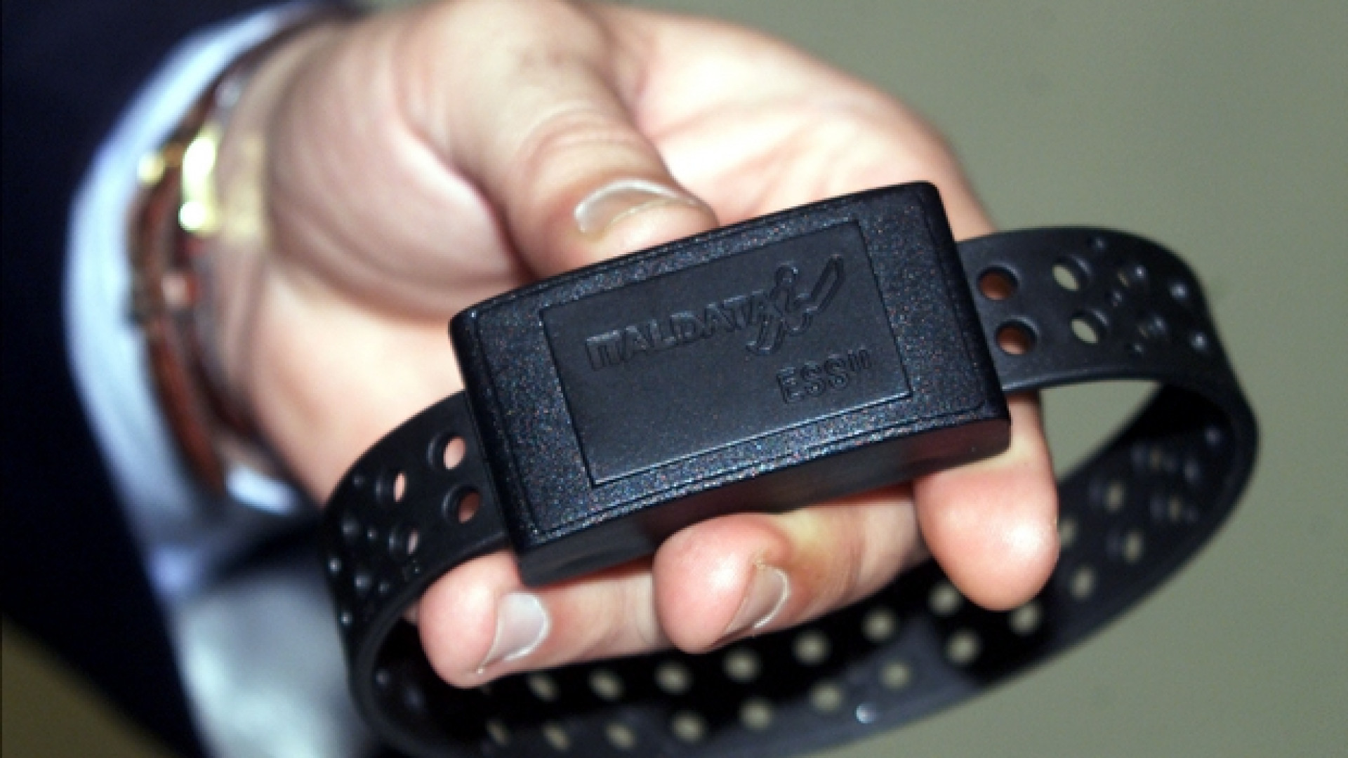 Immagine di Bracciale elettronico per i presunti attentatori. Arrestato un tunisino