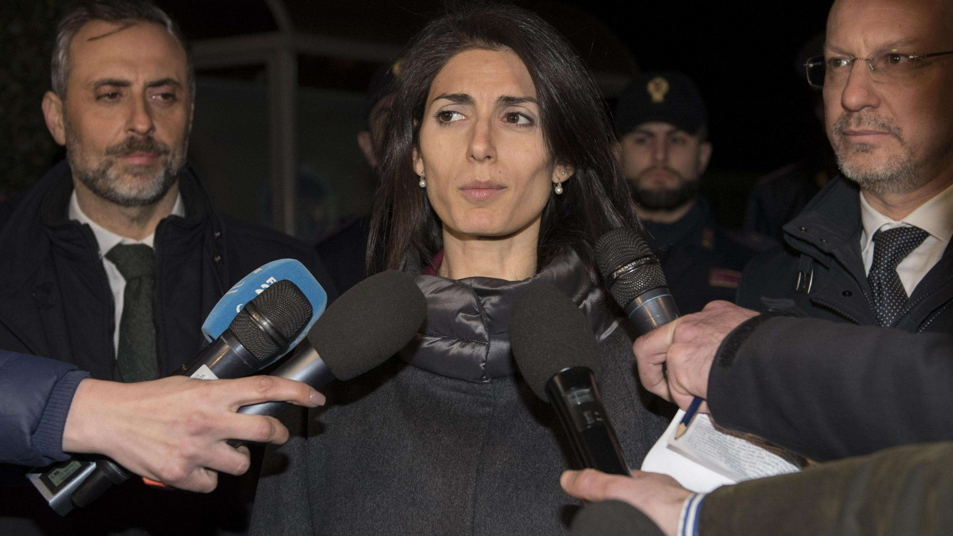 Immagine di Raggi, interrogatorio-fiume: una polizza vita la inguaia