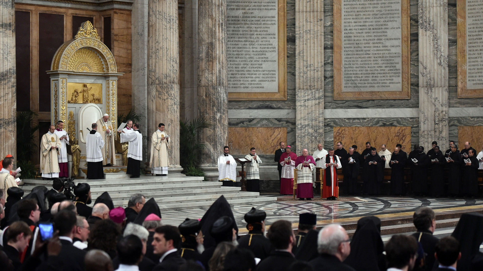 Immagine di Papa Francesco agli evangelici: camminiamo assieme senza rancori