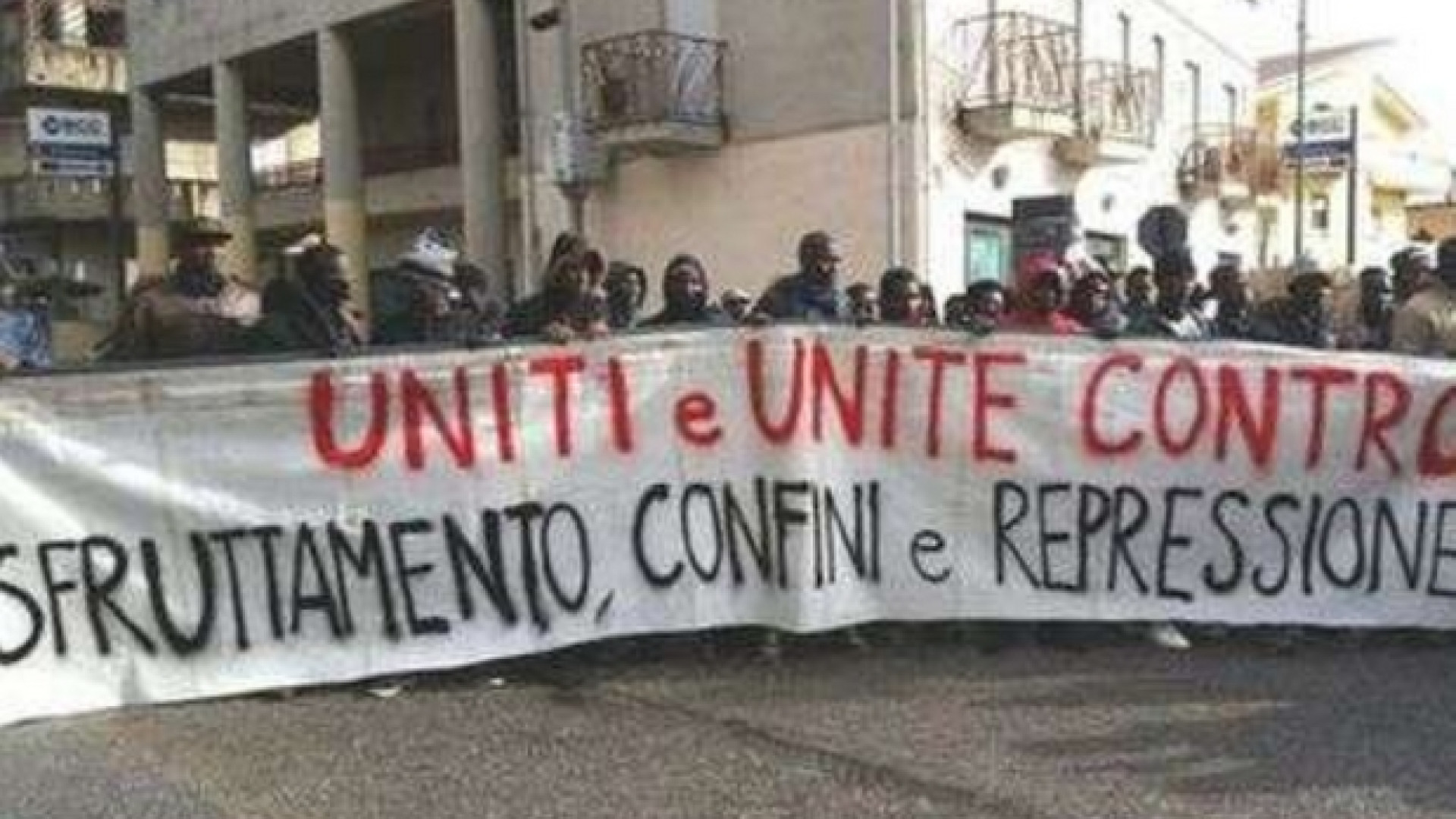 Immagine di A Gioia Tauro la protesta dei migranti: «Condizioni di vita impossibili»